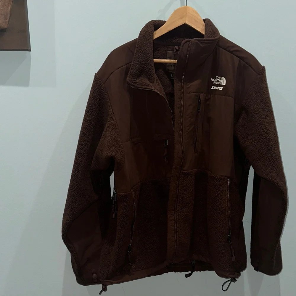 THE NORTH FACE X SKIMS 1995 RETRO DENALI FLEECE JACKET in brown. Size Large. - Picture 1 of 7